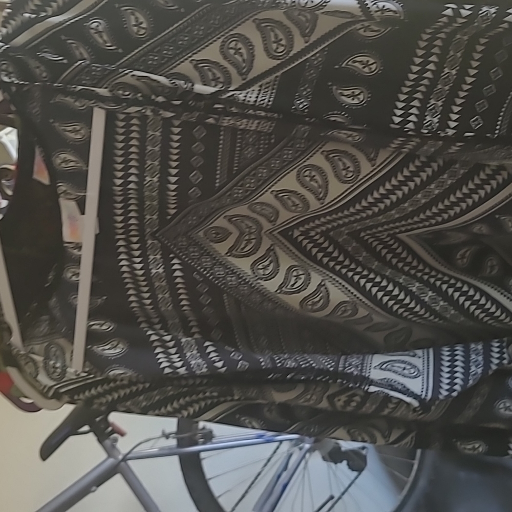 Lularoe size xl black and white joy